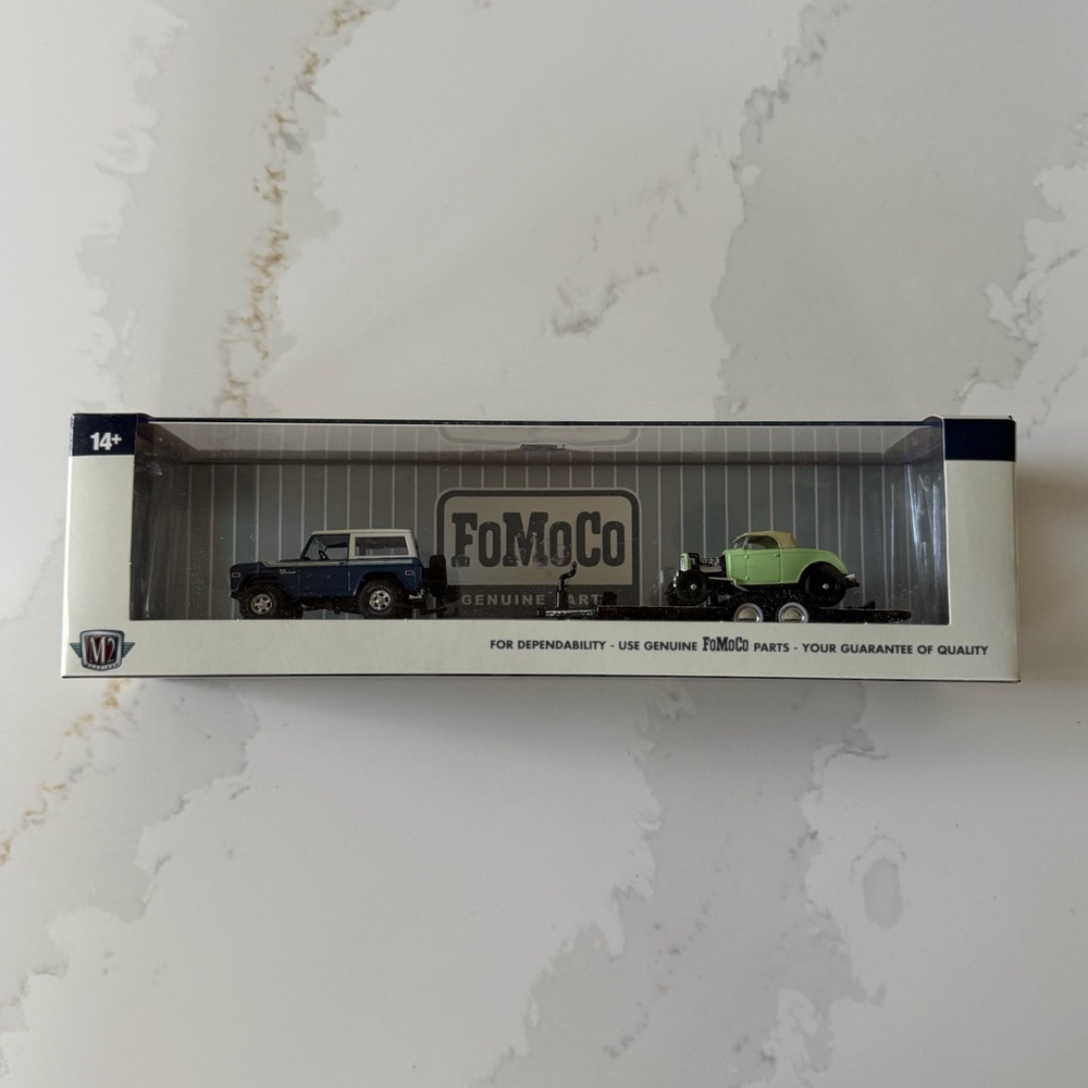 M2 MACHINES CHASE 76 Ford Bronco & 32 Ford Roadster Boxed 1/750 made